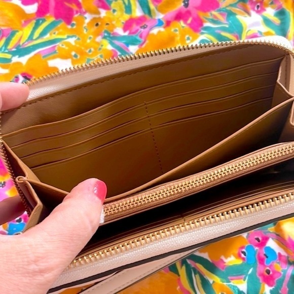 Brand New Coach Genuine Leather Chalk Quilt Long Zip Around Wristlet Wallet - Picture 12 of 15